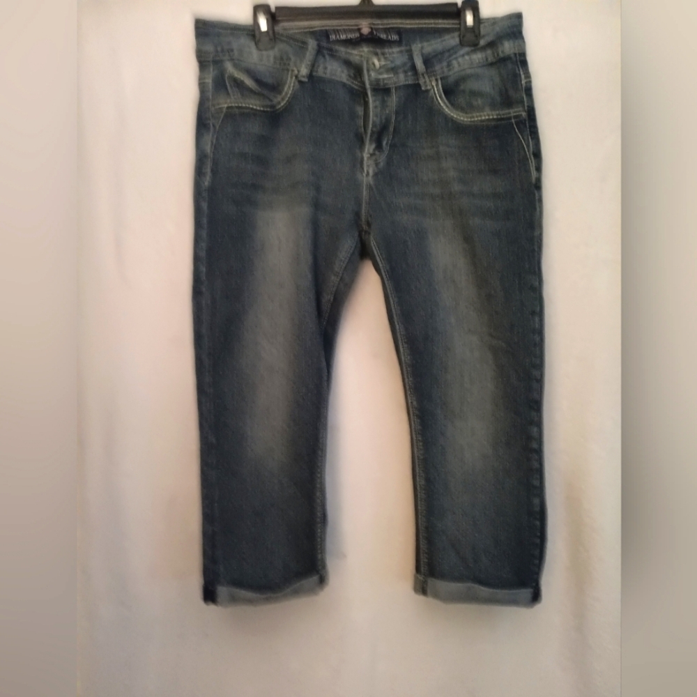 EUC. Diamond threads, Blue Jean Capri pants. Size 14 women.
